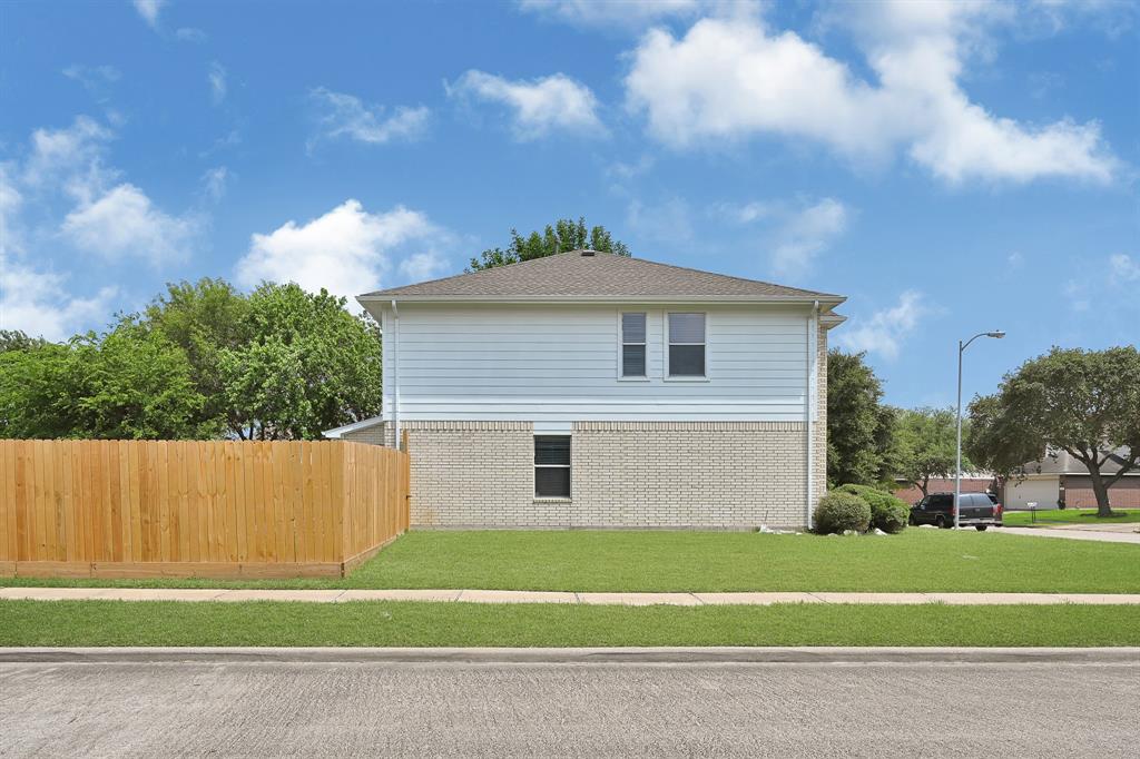 16203 Aspen Arbor Court, Friendswood, Texas image 3