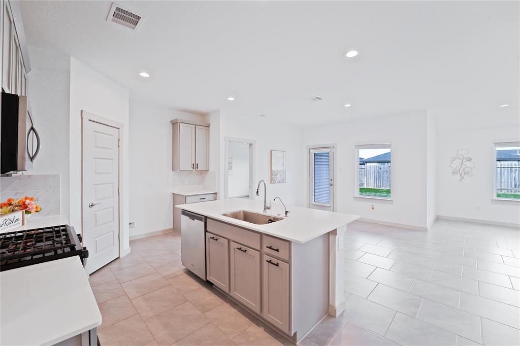 4019 Capel Cove Court, Katy, Texas image 12