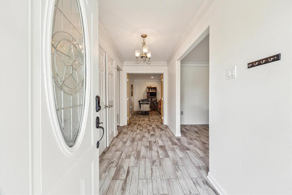 3910 Dolphin Lane, La Porte, Texas image 3