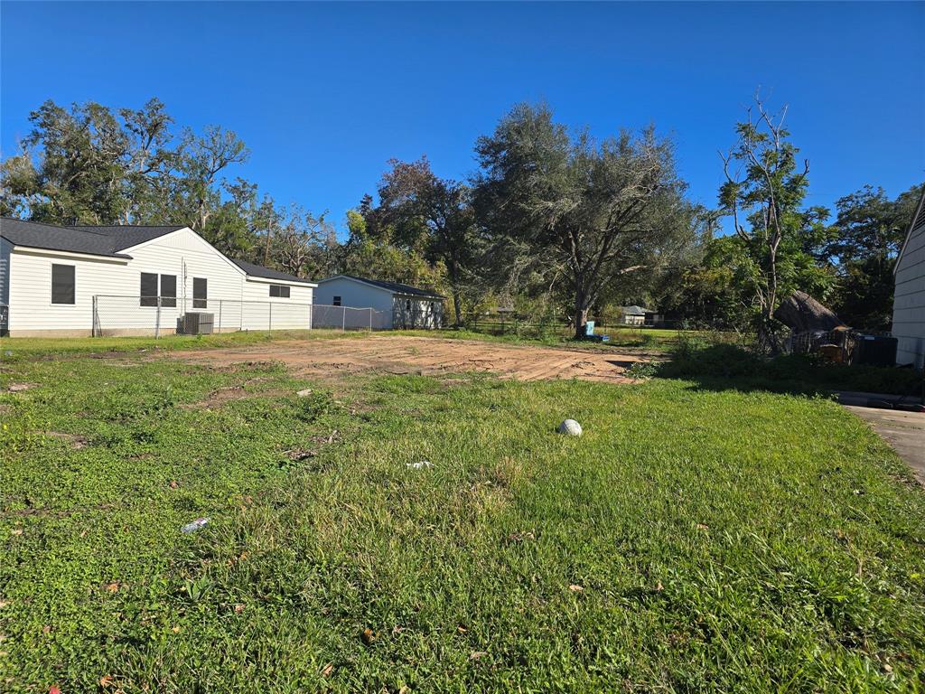 223 Laurel Street, Lake Jackson, Texas image 3