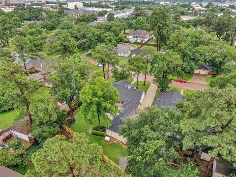 Single Family Residence in Houston TX 8214 Wimbledon Lane 42.jpg