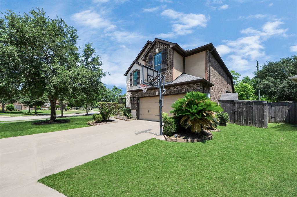 4410 Lodge Vine Court, Sugar Land, Texas image 5