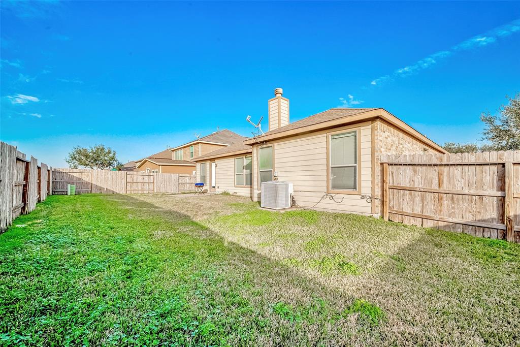 6002 Village Grove Drive, Pearland, Texas image 28