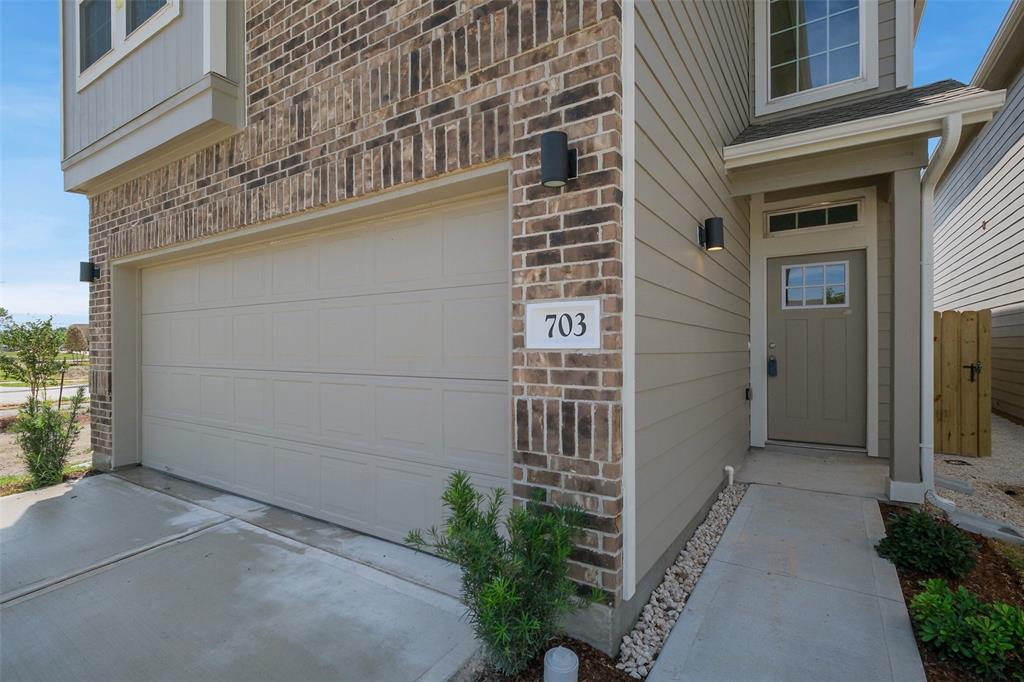 703 Majestic Eagle Court, Houston, Texas image 2