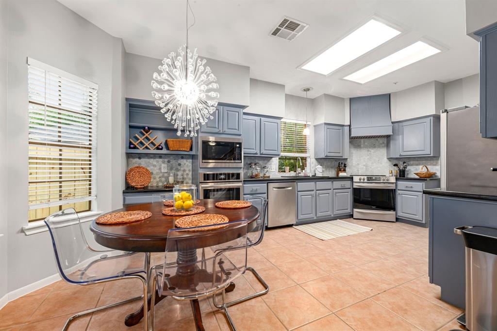 6 Heathstone Place, The Woodlands, Texas image 11