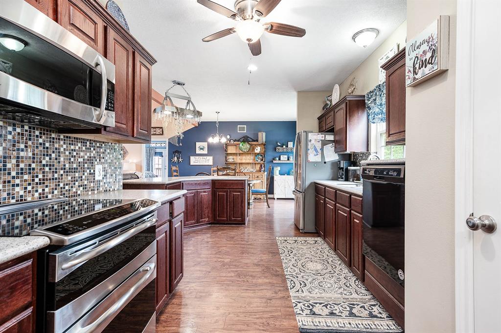 579 County Road 296, Sargent, Texas image 31