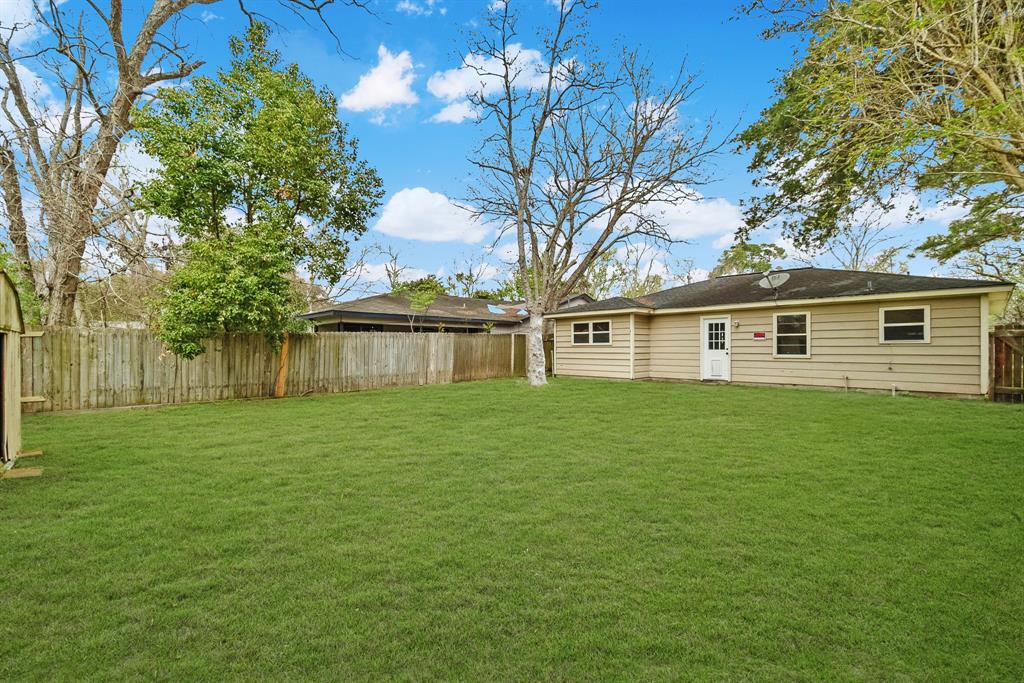 1401 W Snyder Street, Alvin, Texas image 20