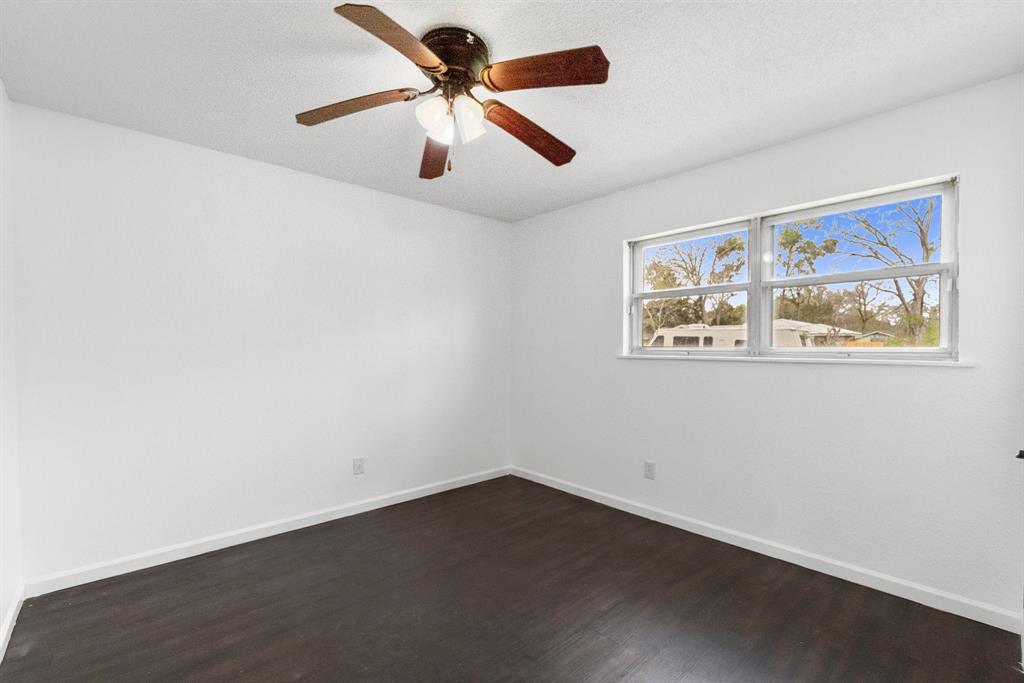 1401 W Snyder Street, Alvin, Texas image 15