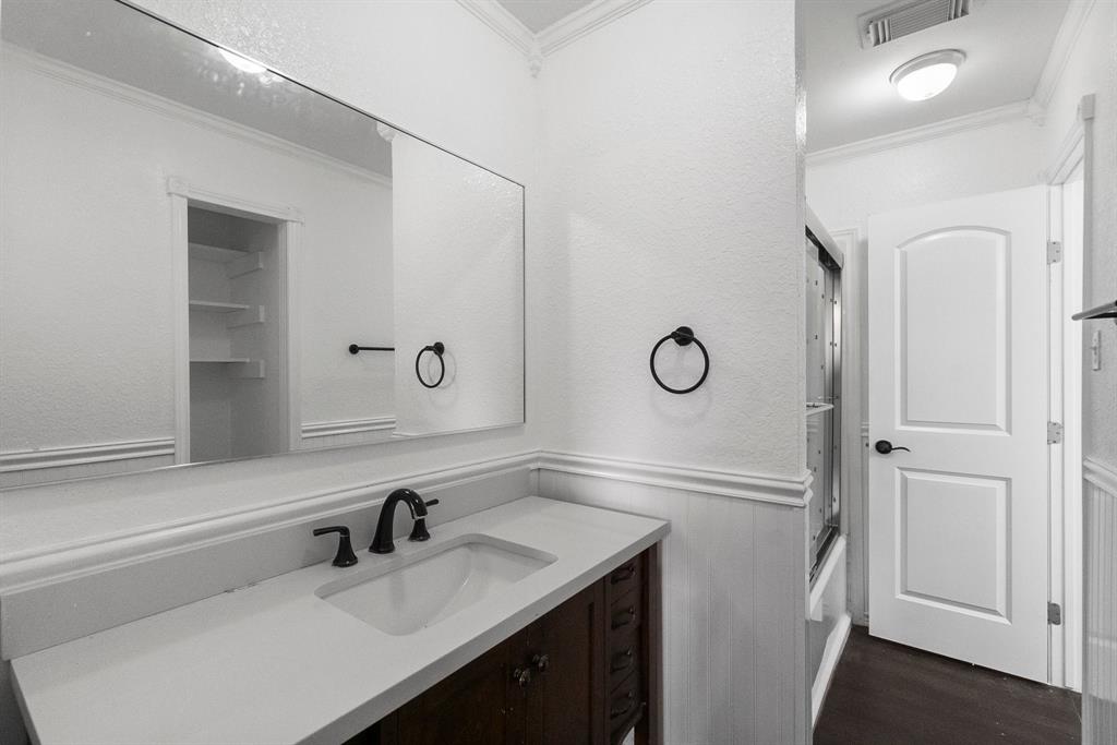 1401 W Snyder Street, Alvin, Texas image 13