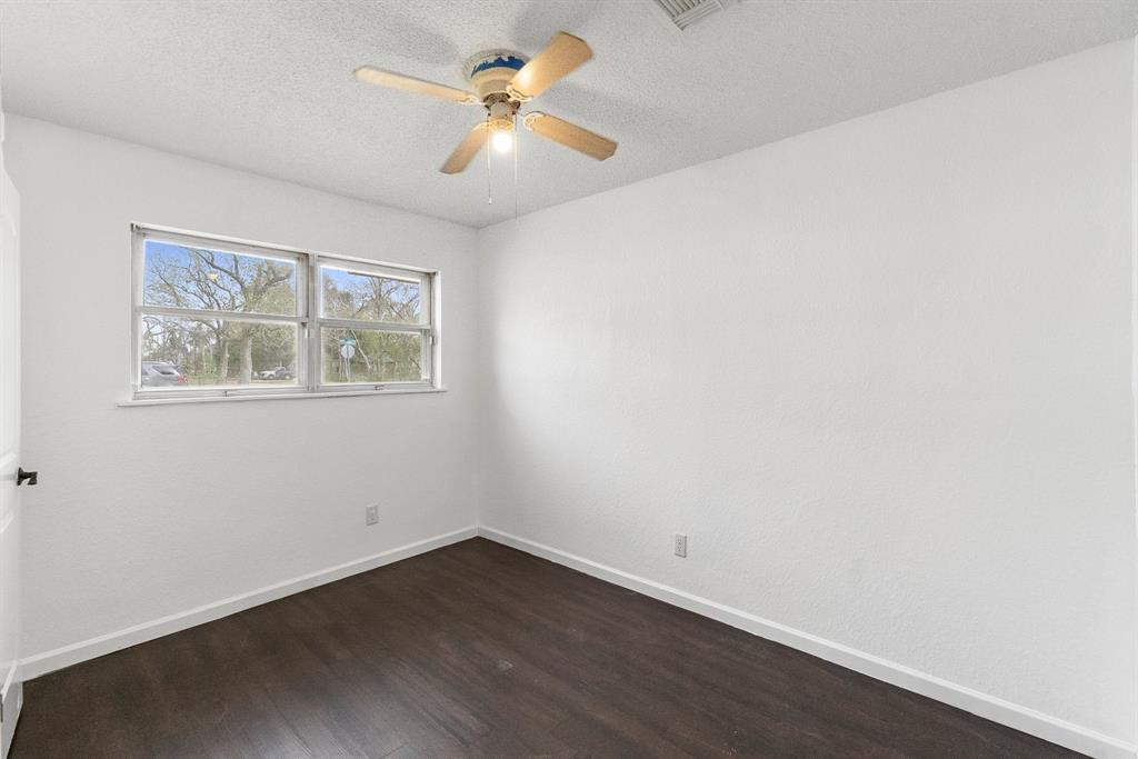 1401 W Snyder Street, Alvin, Texas image 17