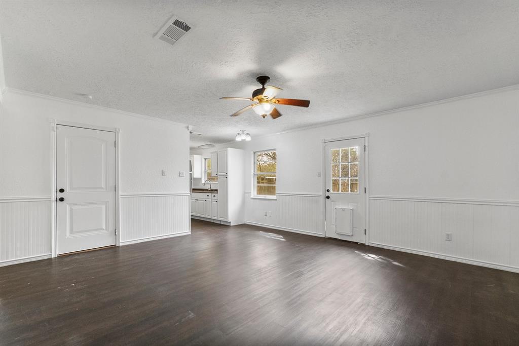 1401 W Snyder Street, Alvin, Texas image 7