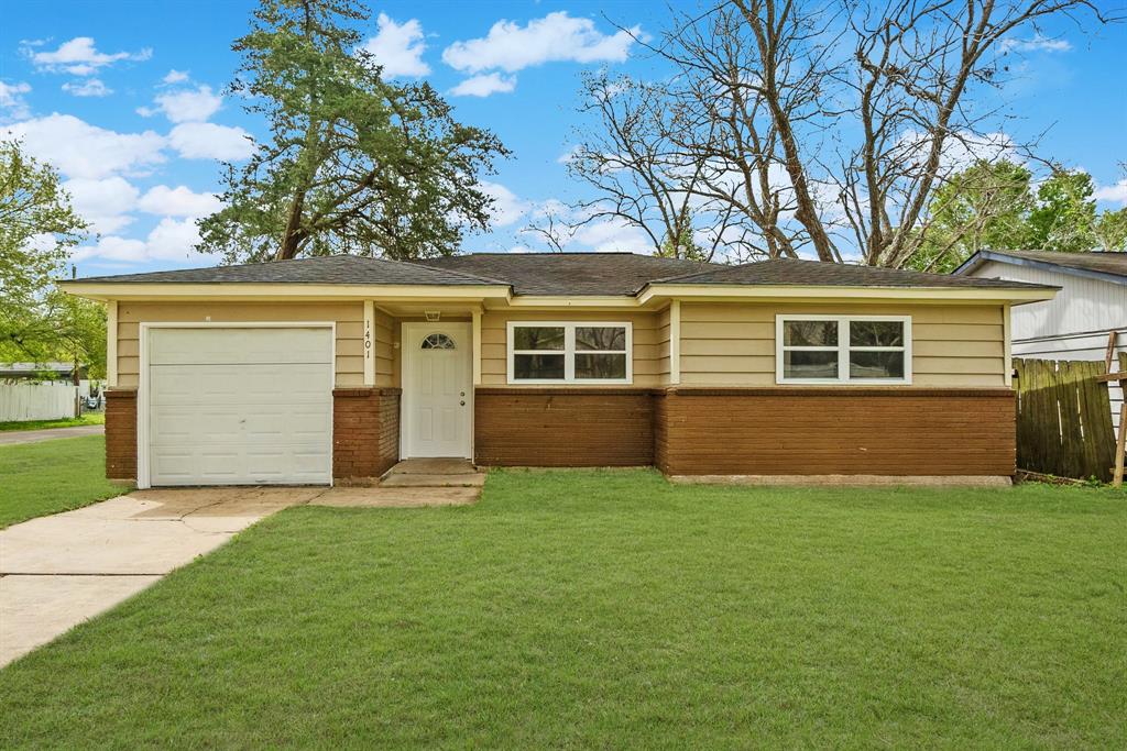 1401 W Snyder Street, Alvin, Texas image 1