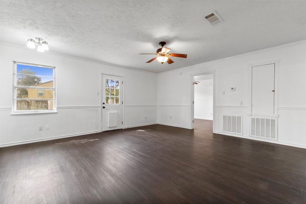 1401 W Snyder Street, Alvin, Texas image 6