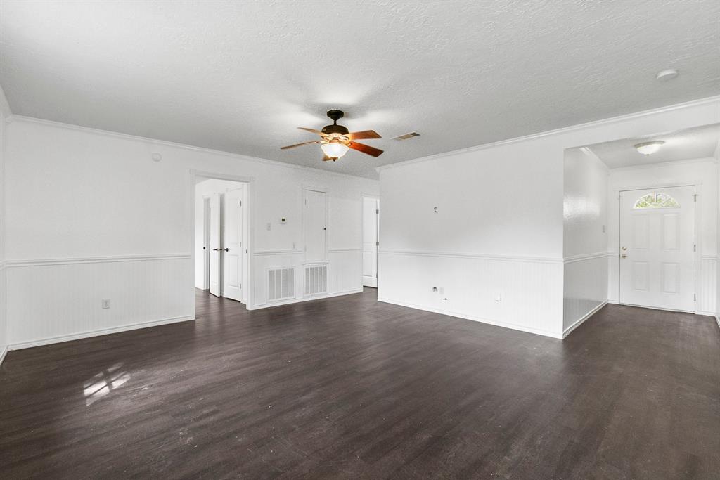 1401 W Snyder Street, Alvin, Texas image 8