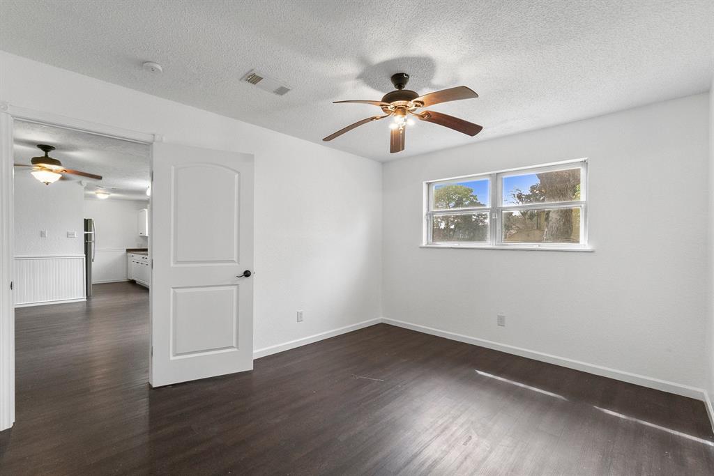 1401 W Snyder Street, Alvin, Texas image 12