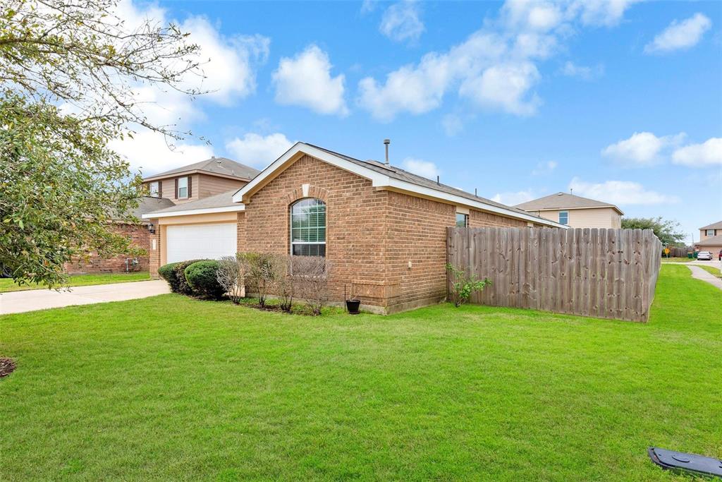 804 Indigo Springs Lane, La Marque, Texas image 3