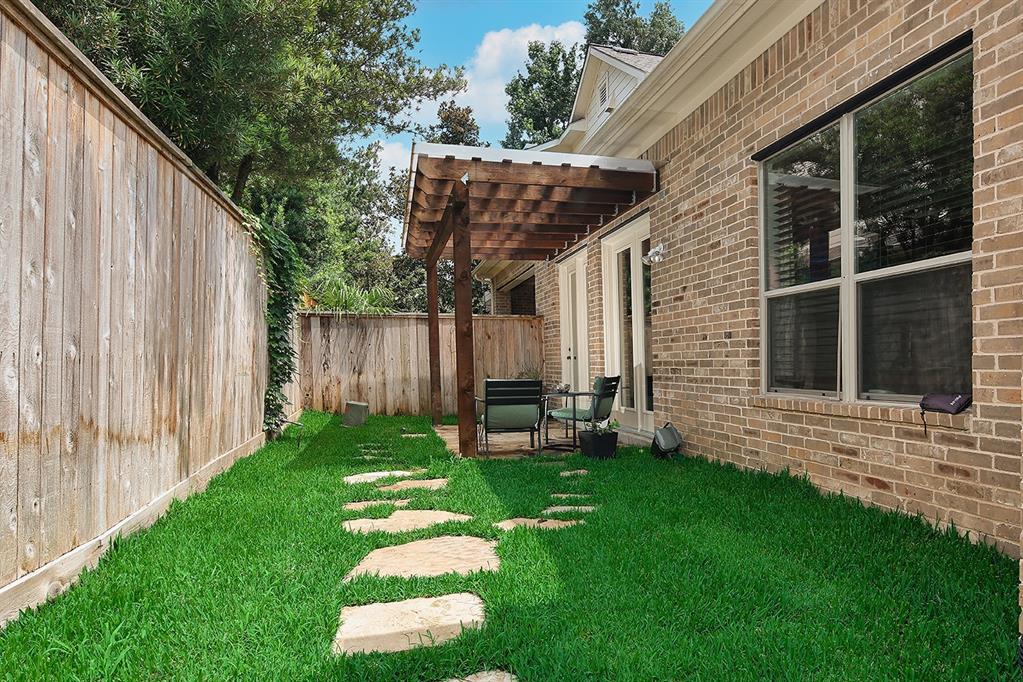 11 Heathcote Court, The Woodlands, Texas image 24