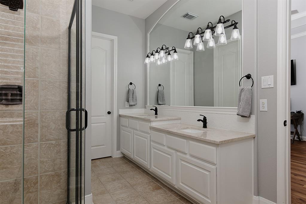 11 Heathcote Court, The Woodlands, Texas image 10
