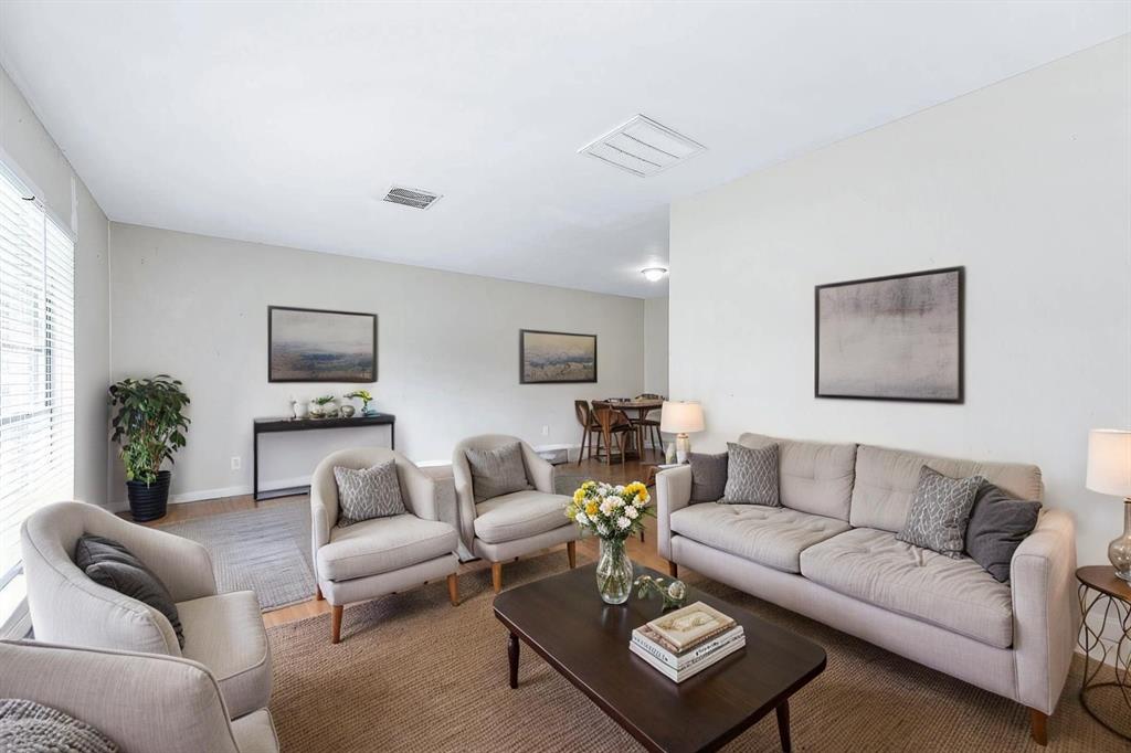 1704 N Thompson Street, Conroe, Texas image 2