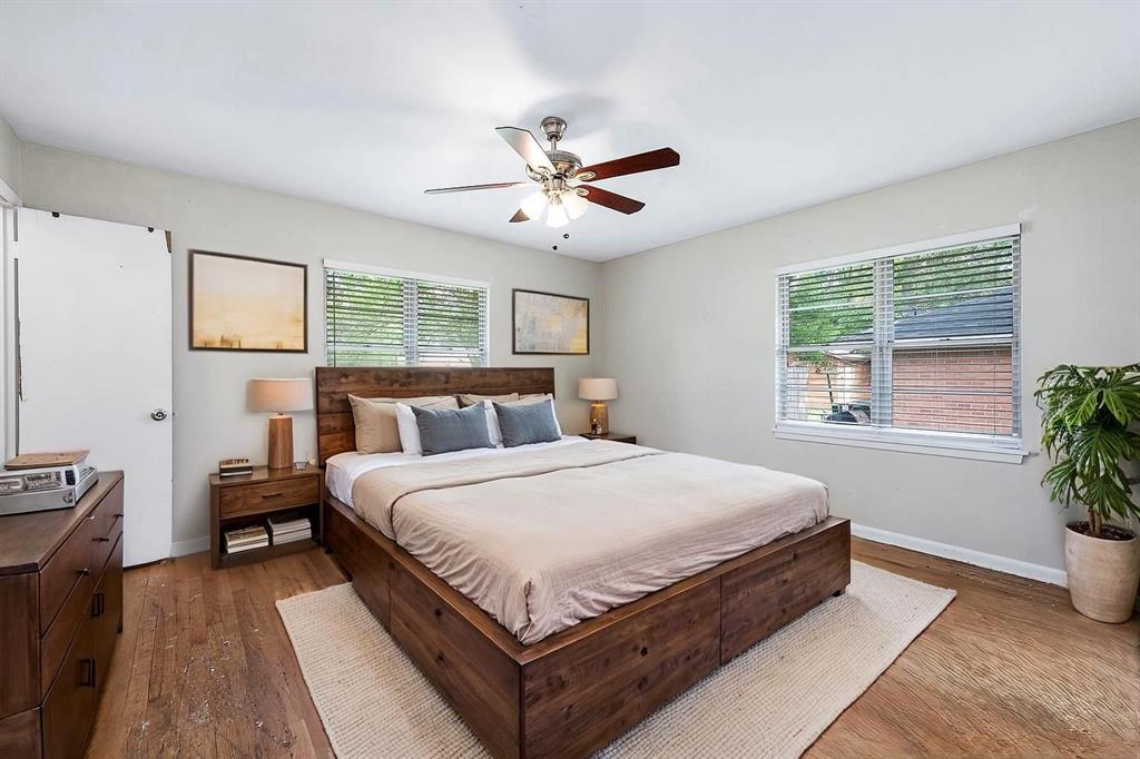 1704 N Thompson Street, Conroe, Texas image 13