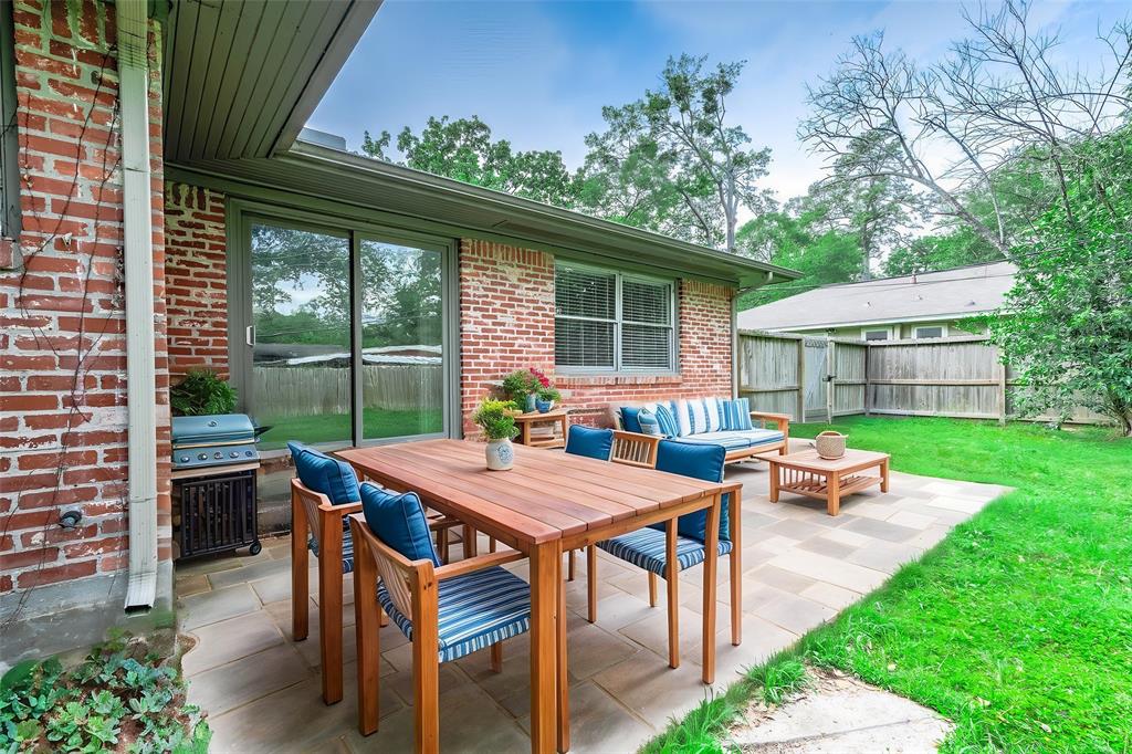 1704 N Thompson Street, Conroe, Texas image 18