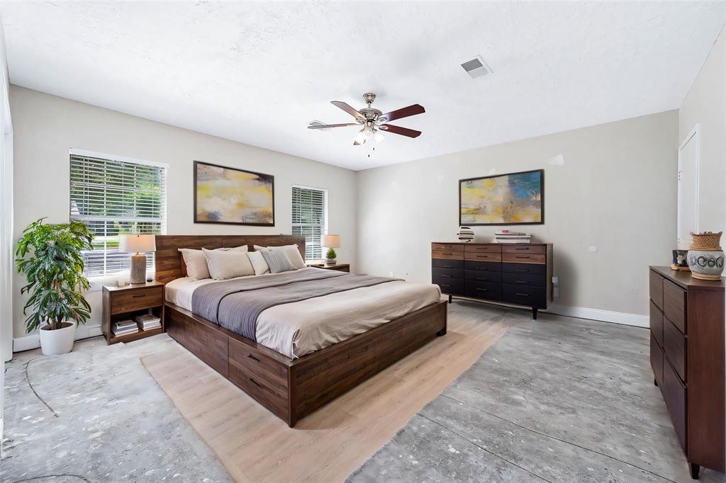 1704 N Thompson Street, Conroe, Texas image 11