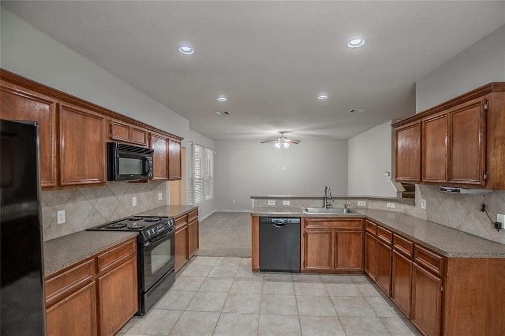 26953 Kings Crescent Drive, Kingwood, Texas image 9