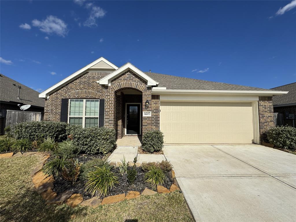 14207 Emerald Terrace Trail, Pearland, Texas image 1