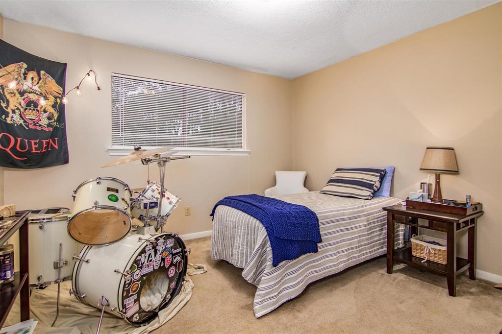 4327 Long Glen Drive, Kingwood, Texas image 11