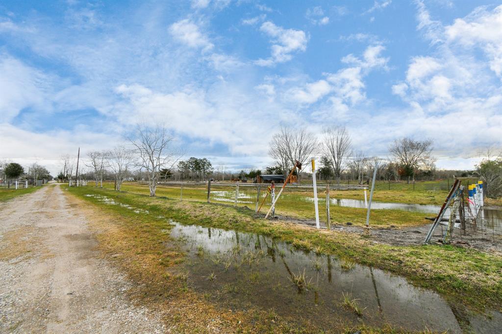 13 County Road 146, Alvin, Texas image 3