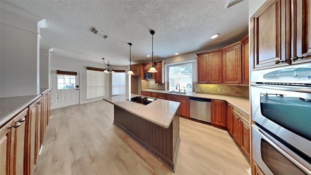 8318 Castle Pond Court, Houston, Texas image 17