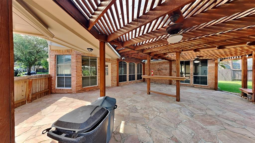 8318 Castle Pond Court, Houston, Texas image 35