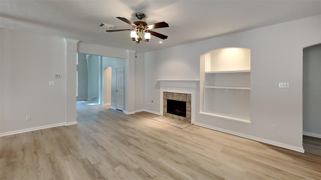 8318 Castle Pond Court, Houston, Texas image 4