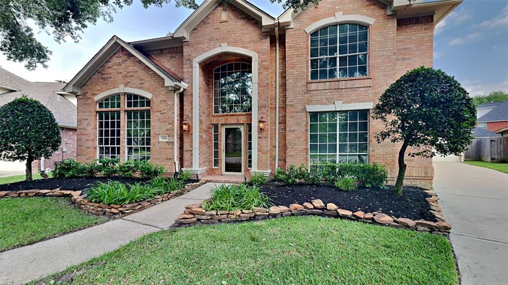 8318 Castle Pond Court, Houston, Texas image 7