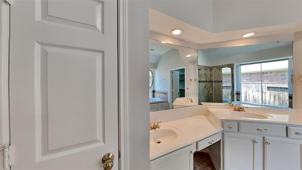 8318 Castle Pond Court, Houston, Texas image 22