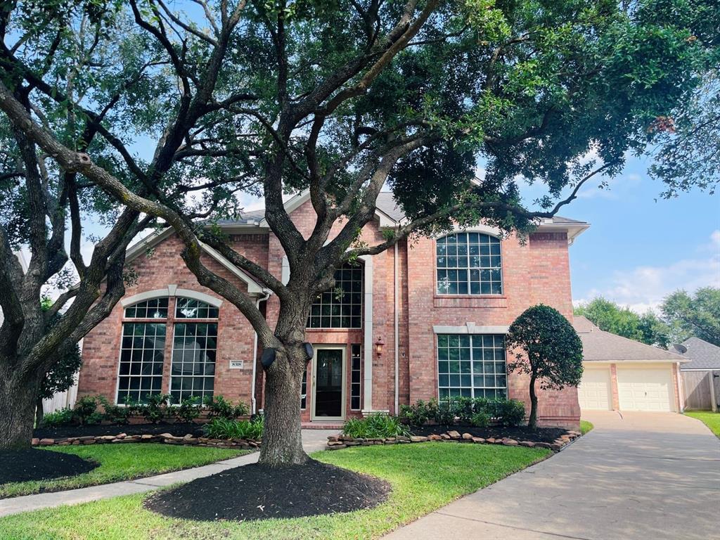 8318 Castle Pond Court, Houston, Texas image 38