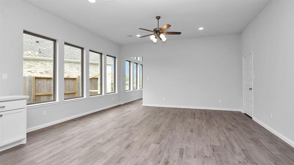 5106 Homestead Path, Rosharon, Texas image 3