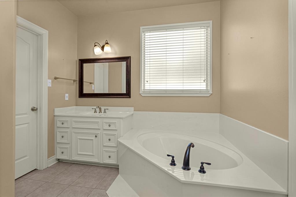 110 Wick Willow Drive, Montgomery, Texas image 17