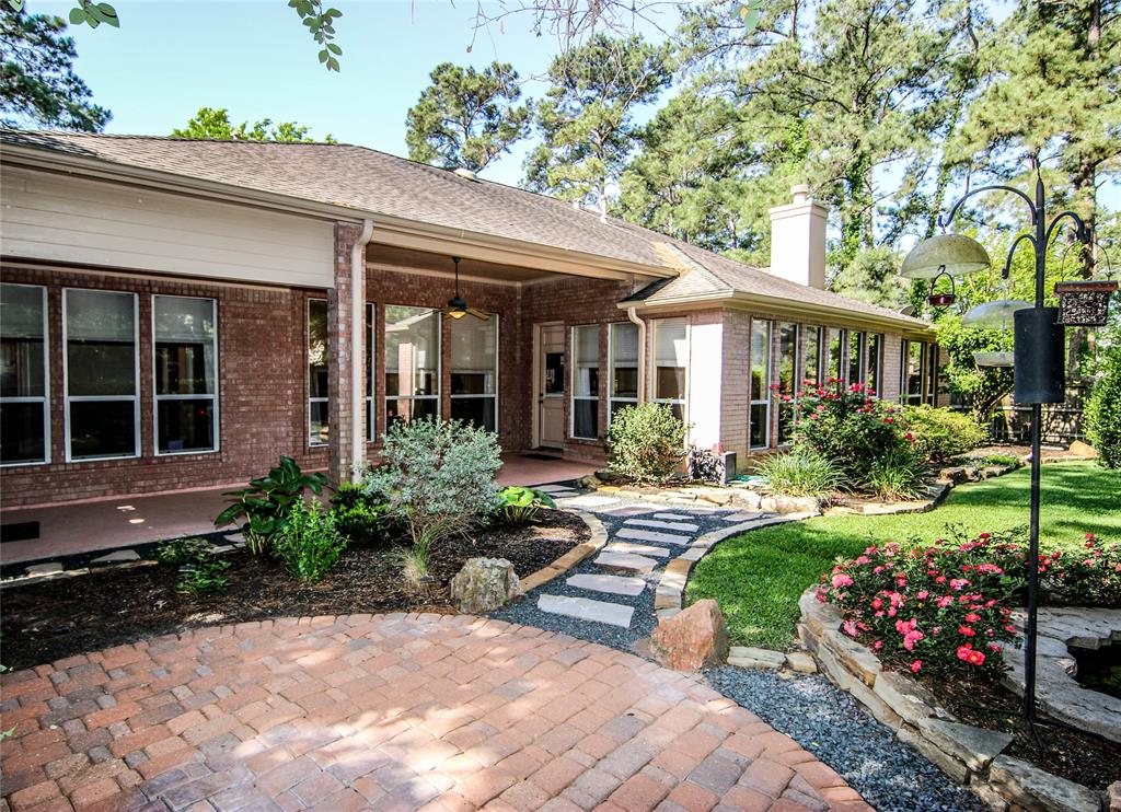 110 Wick Willow Drive, Montgomery, Texas image 1
