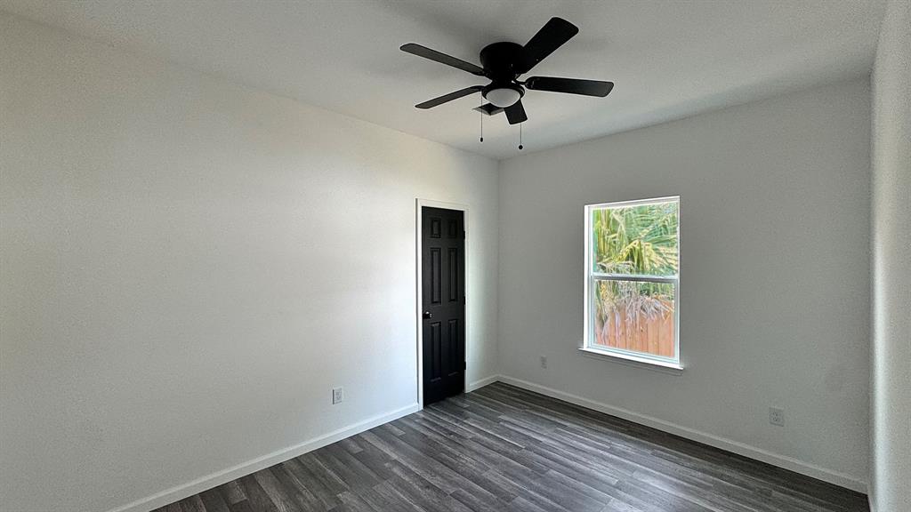 322 W Nazro Street, Baytown, Texas image 6