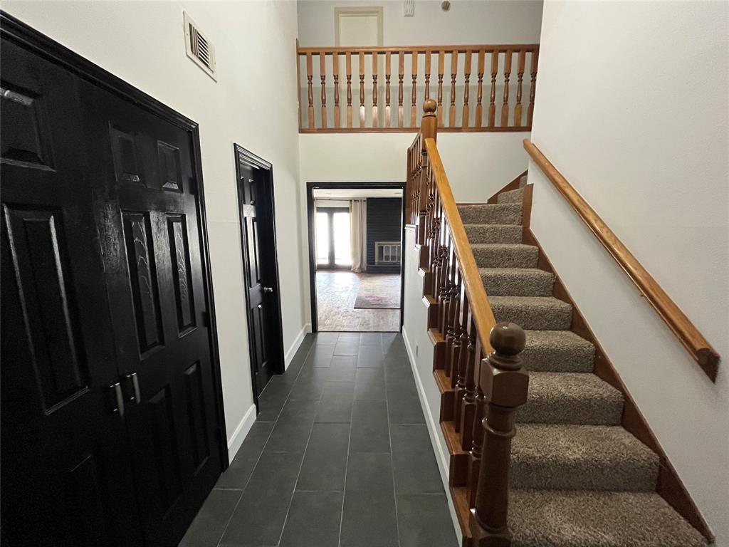 2115 Redcliff Drive