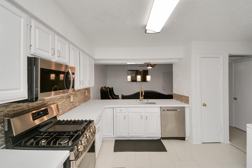 9322 Bristlebrook Drive, Houston, Texas image 8