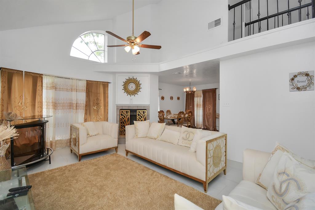 9322 Bristlebrook Drive, Houston, Texas image 5