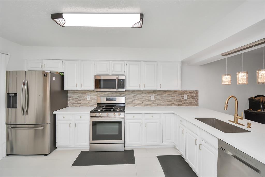 9322 Bristlebrook Drive, Houston, Texas image 7