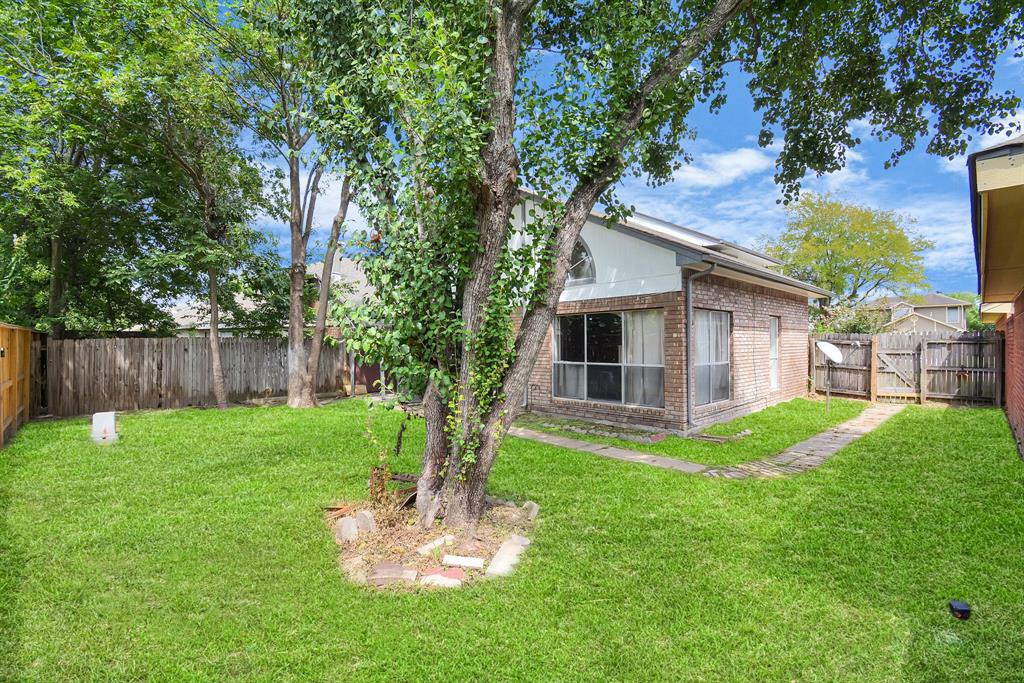 9322 Bristlebrook Drive, Houston, Texas image 4