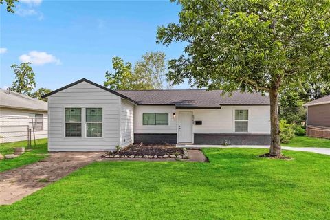 5751 Belmark Street Houston TX 77033