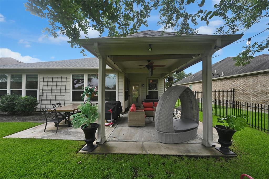 8227 Clover Leaf Drive