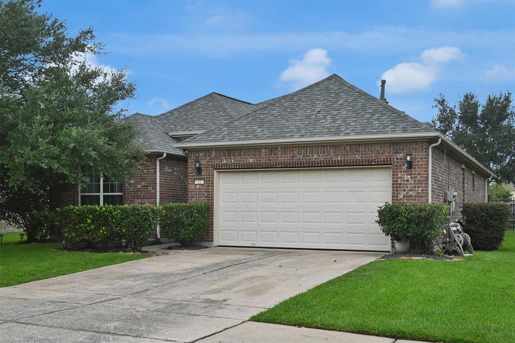 8227 Clover Leaf Drive