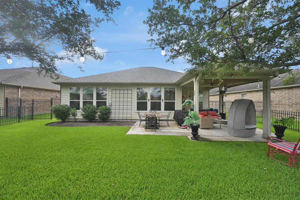 8227 Clover Leaf Drive