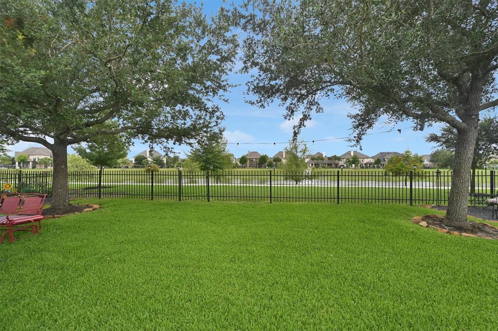 8227 Clover Leaf Drive